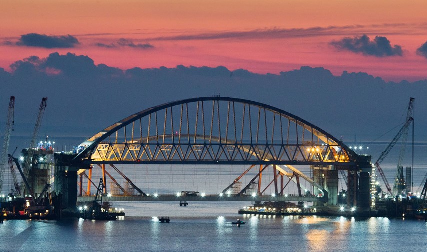 В МинВОТ решили, что Россия отложит запуск ж/д части Крымского моста