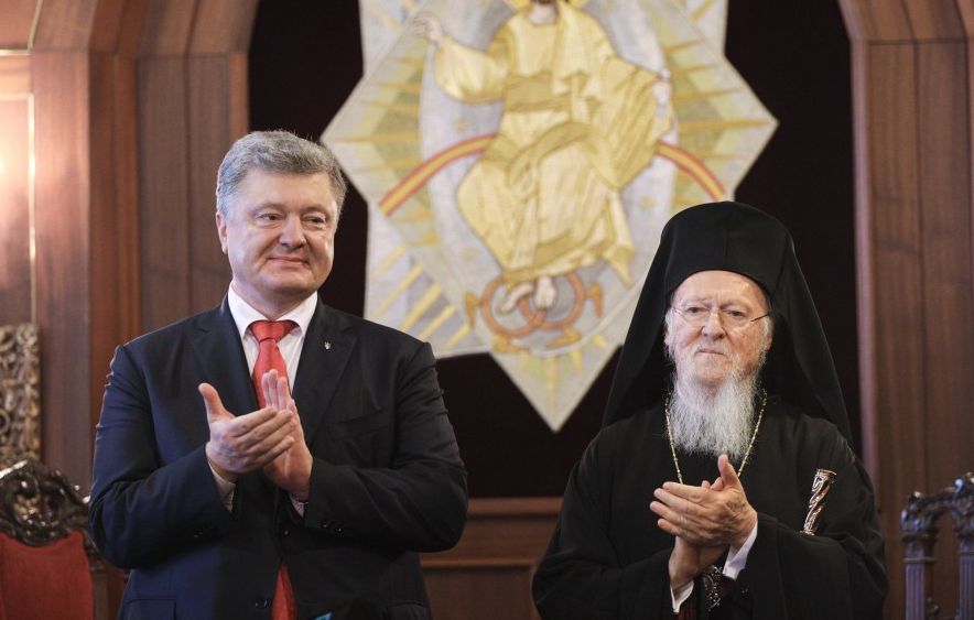 Порошенко призвал украинцев молиться, чтобы «Господь не допустил провокаций»