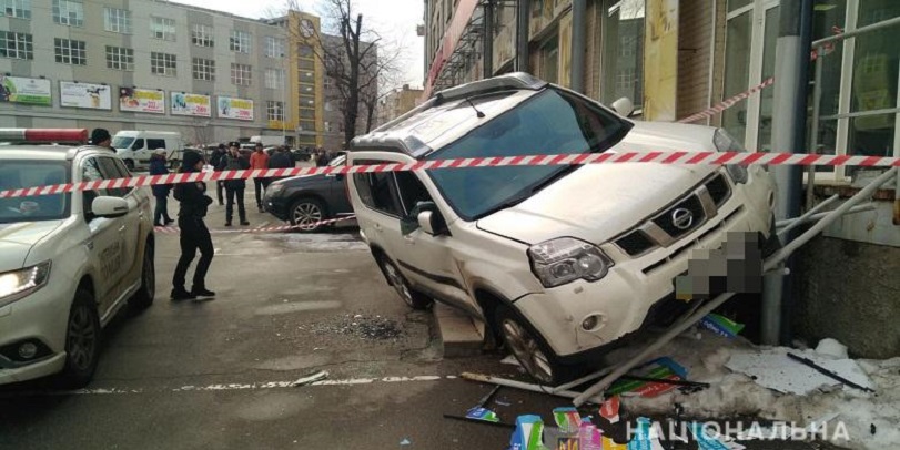 В Киеве со стрельбой ограбили машину