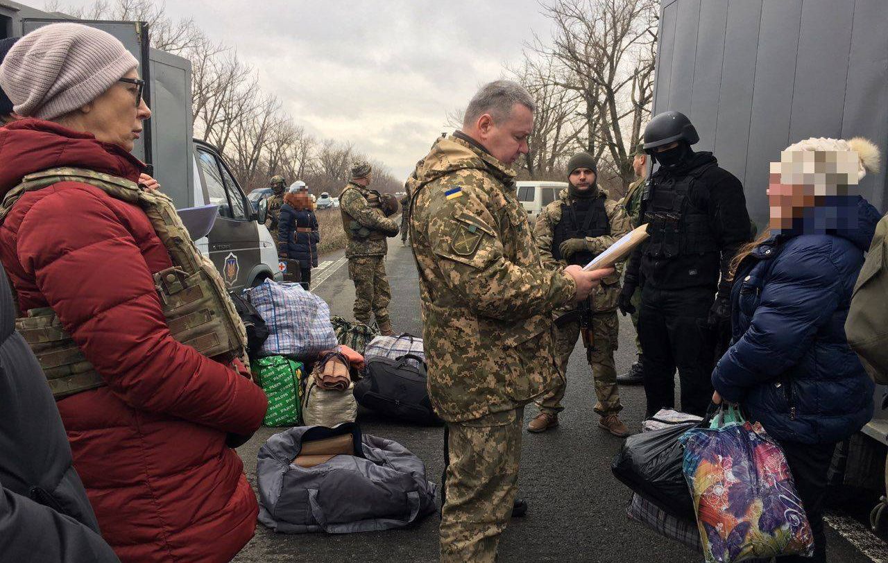Денисовой передали 13 заключенных из Донецкой области