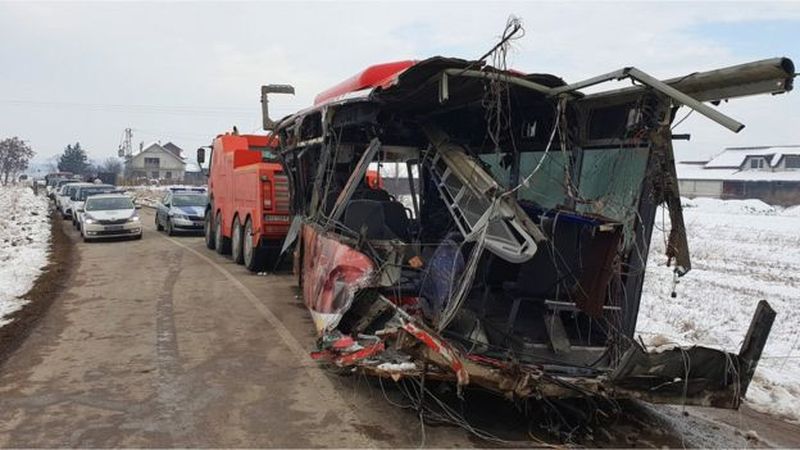 В Сербии школьный автобус столкнулся с поездом, есть погибшие