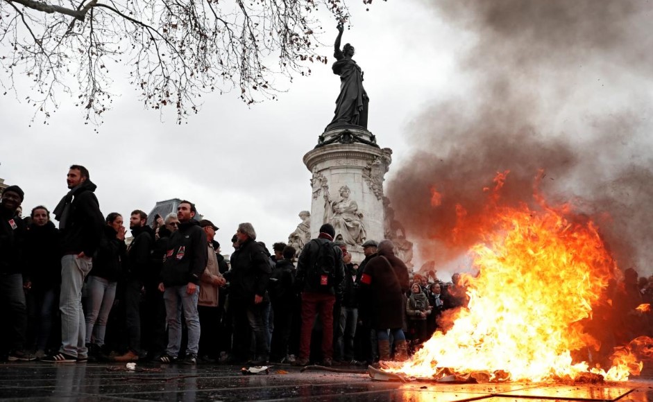 Протесты в Париже: на улицы выведена бронетехника