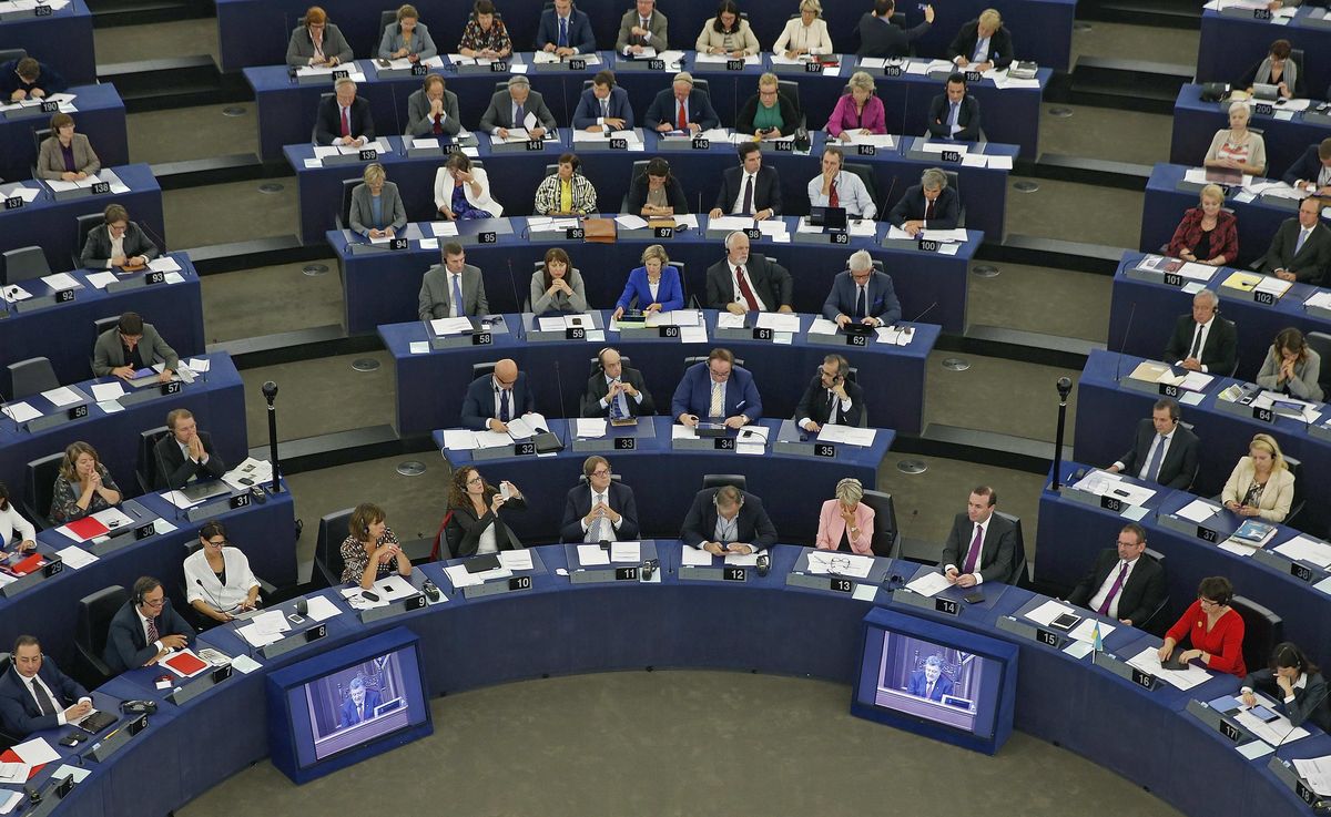 Европарламент призвал ужесточить санкции против РФ