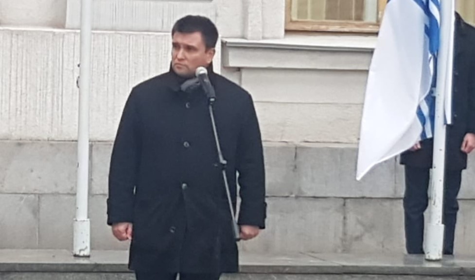 Климкин: около здания МИД подняли флаг ВМС Украины