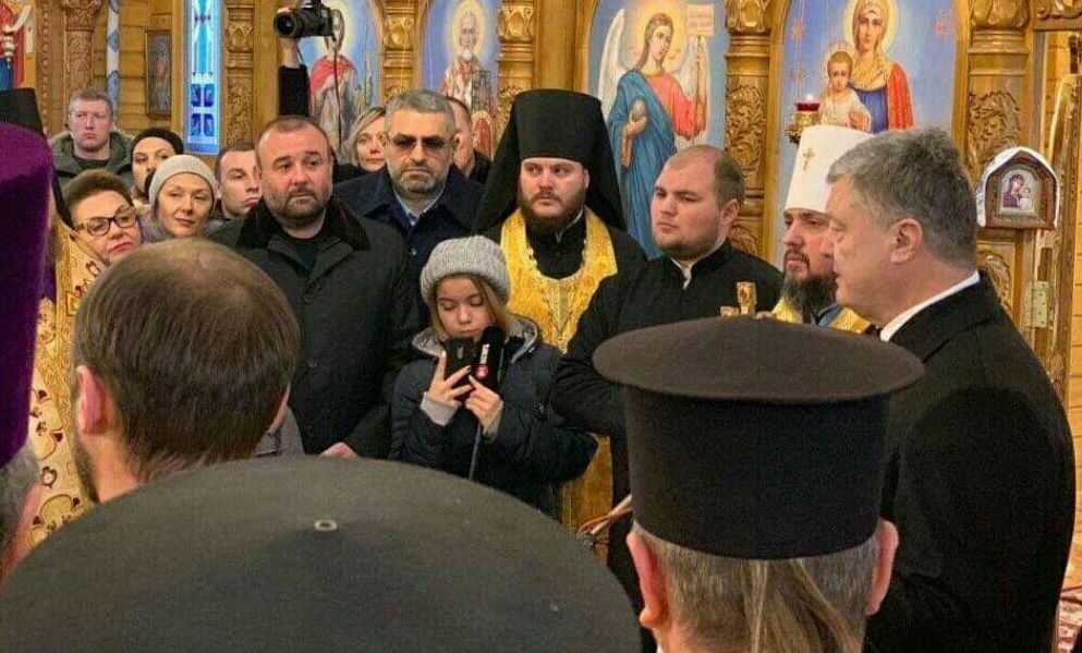 На молебне с участием Порошенко были «авторитеты»