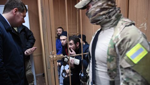 Суд оставил под арестом всех задержанных украинских моряков