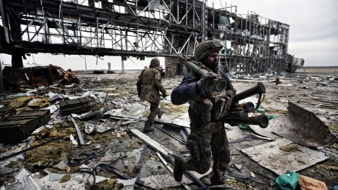 Порошенко пообещал восстановить Донецкий аэропорт