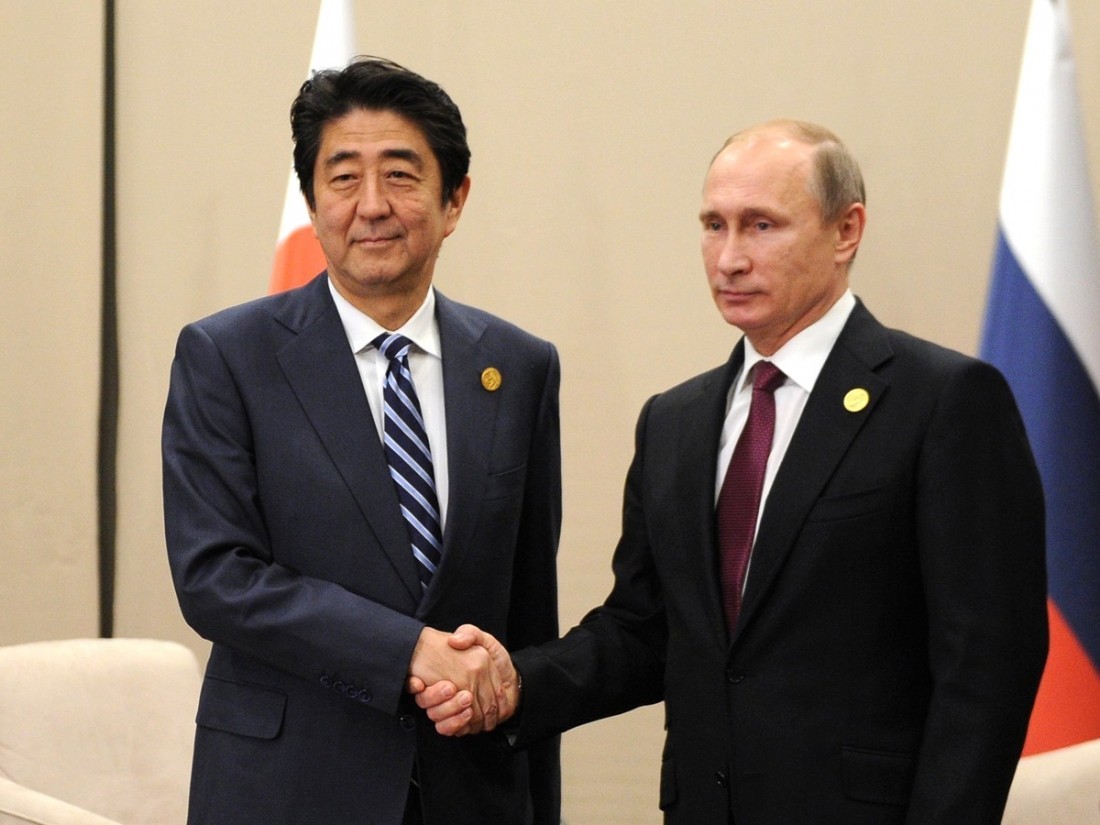 Япония готова подписать мирный договор, если Россия отдаст часть Курильских островов – СМИ