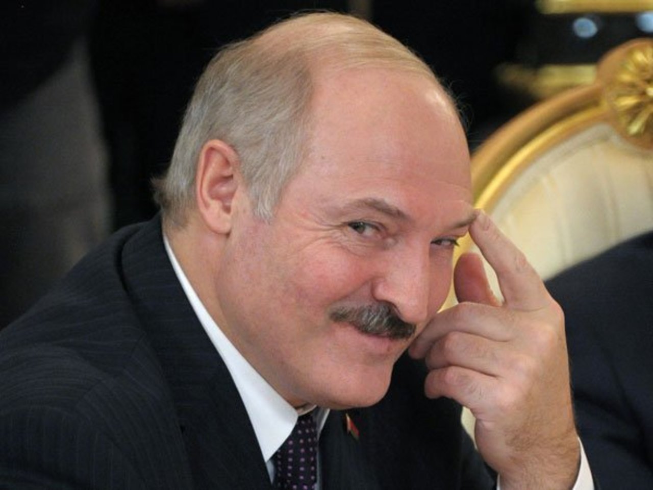 «Правый сектор» предложил свою помощь Лукашенко