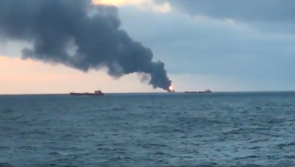 МинВОТ отреагировал на пожар в Керченском проливе