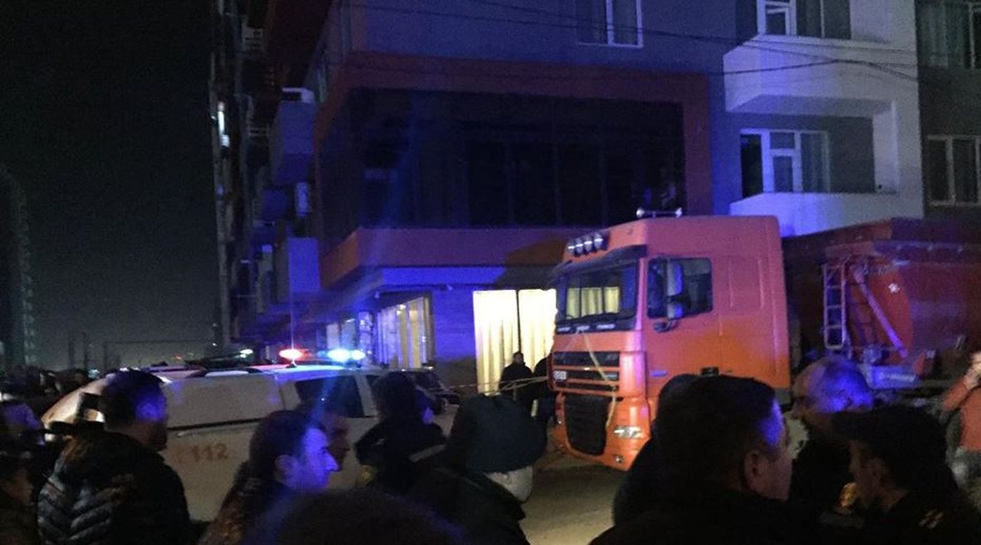 В Тбилиси произошел взрыв в многоэтажке, есть жертвы