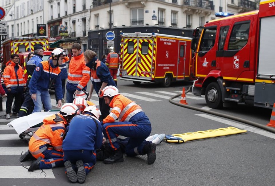 Во Франции уточнили число погибших от взрыва в Париже