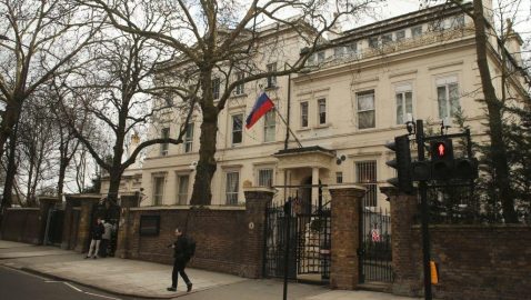 Посольство РФ прокомментировало ситуацию с российским флагом в Солсбери