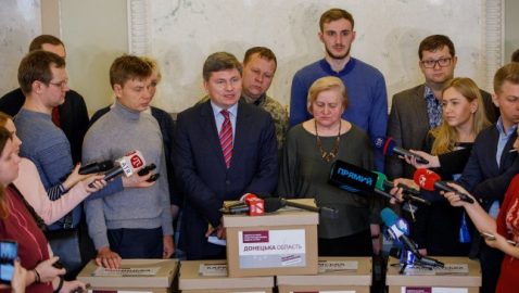 БПП принесла в Раду 1,5 млн подписей «за евроинтеграцию»
