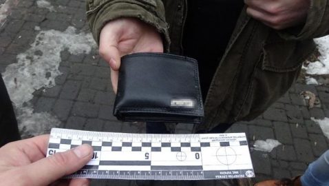 В Киеве таксист отобрал кошелек у иностранца и избил его гида