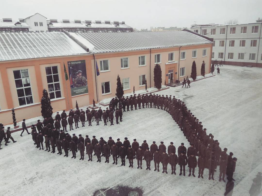 Харьковские курсанты провели флешмоб ко Дню святого Валентина