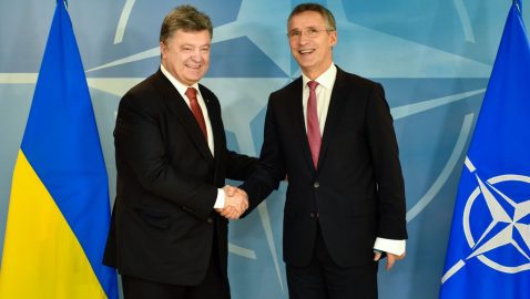Порошенко обсудил со Столтенбергом сотрудничество Украины и НАТО