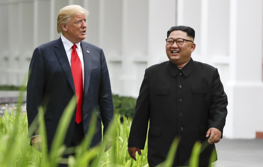 Трамп вылетел на встречу с Ким Чен Ыном