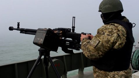 Пограничники на учениях в Азовском море отразили «атаку врага»