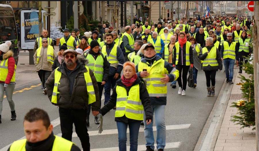 На улицы Парижа вновь вышли «желтые жилеты»