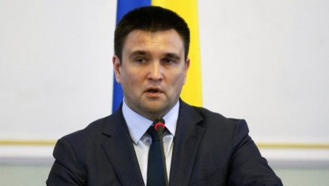 Климкин заявил, что ФСБ подкарауливает украинцев возле консульств