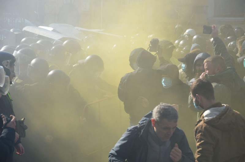 На акции националистов в Киеве произошли стычки - 2 - изображение