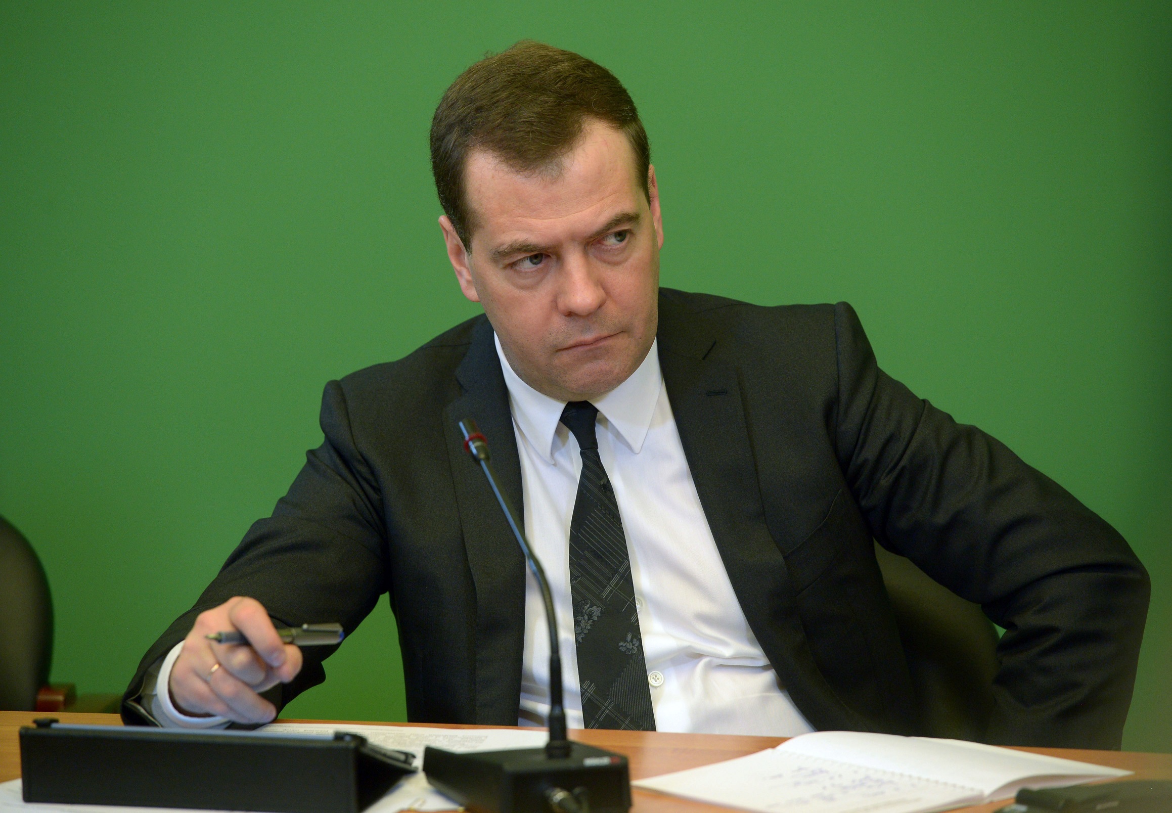 Медведев сомневается в легитимности украинских выборов