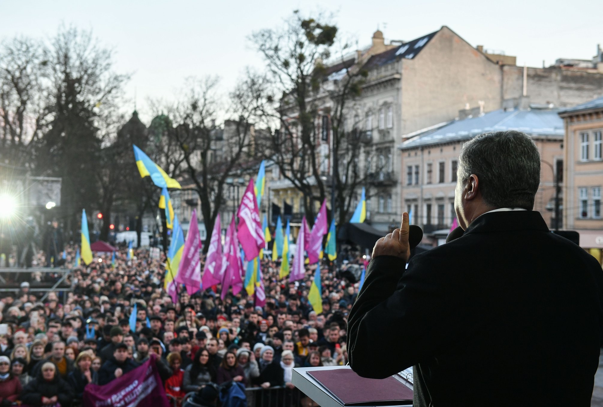 Порошенко насчитал более 25 тыс человек на своем митинге во Львове