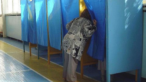 МВД напомнило украинцам, чем нельзя заниматься в кабинках для голосования