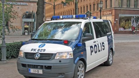 В Хельсинки мужчина с ножом ранил трех человек