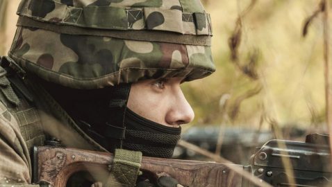 Девушкам разрешили служить в военных лицеях Украины