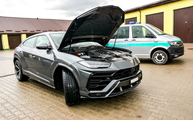Украинец пытался выехать из Польши на угнанной Lamborghini