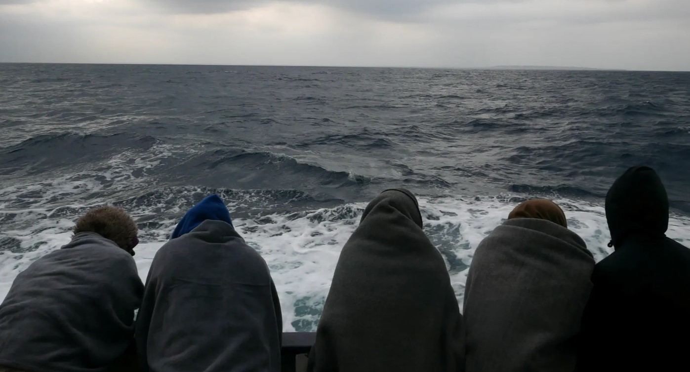 Мигранты захватили танкер, спасший их в Средиземном море