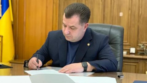 Полторак подписал приказ о повышении доплат военным с 1 апреля