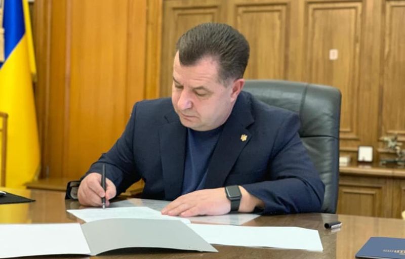 Полторак подписал приказ о повышении доплат военным с 1 апреля