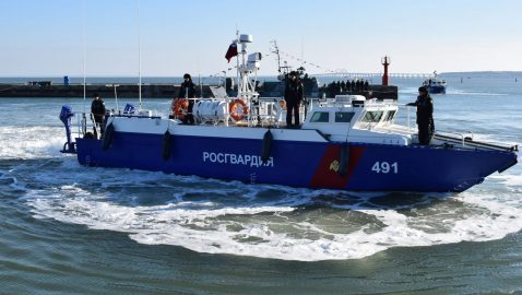 Росгвардия начала патрулировать акваторию Крымского моста