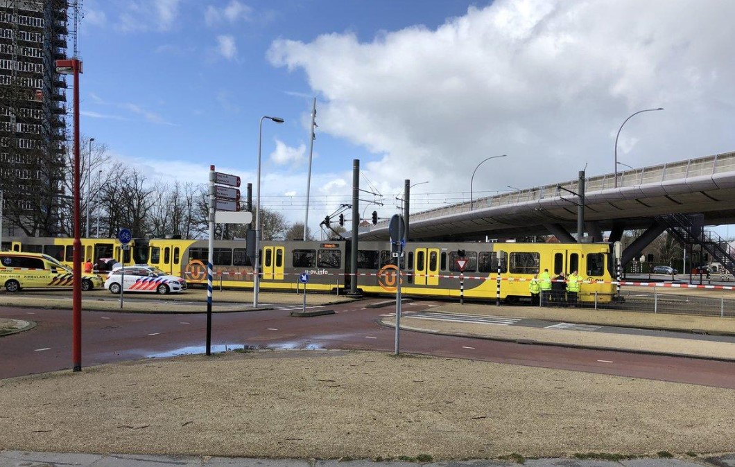 В Нидерландах неизвестный открыл стрельбу в трамвае
