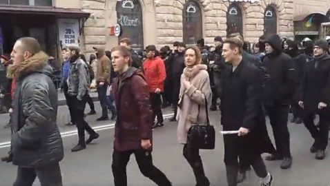 В Харькове прошла акция за права женщин, националисты митинговали против