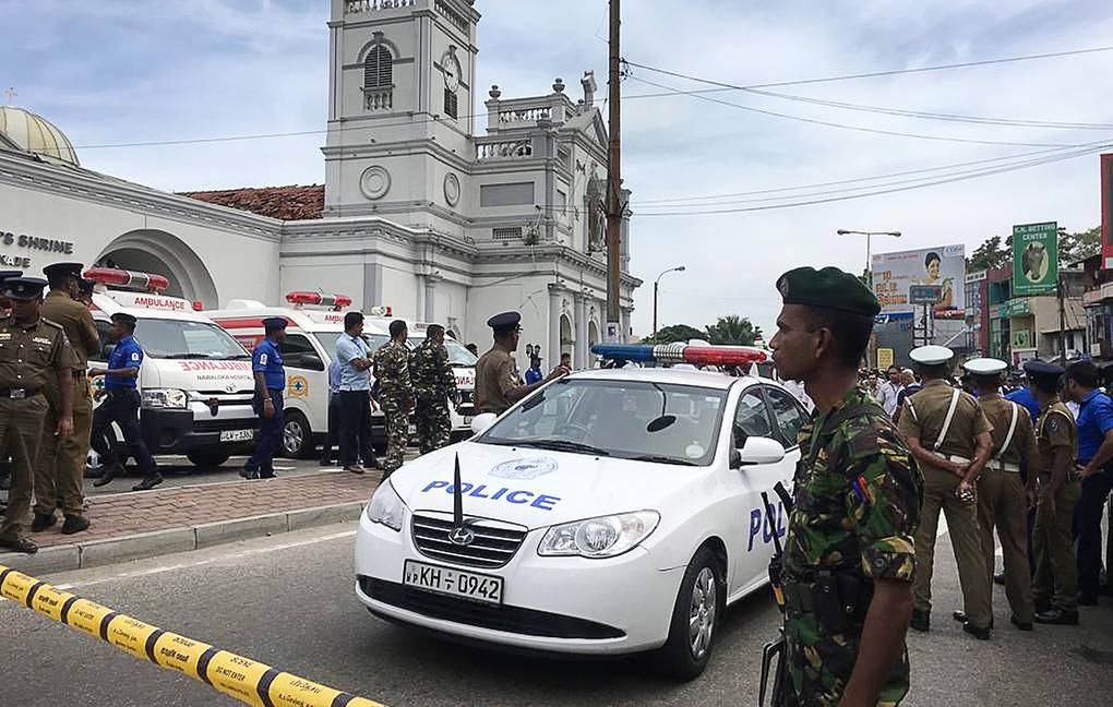 Число жертв взрывов на Шри-Ланке превысило 100 человек