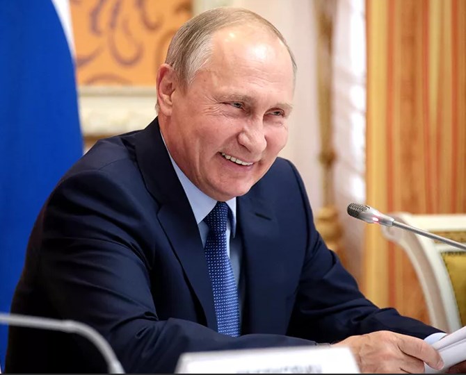 Путин объяснил решение по гражданству России для жителей Донбасса