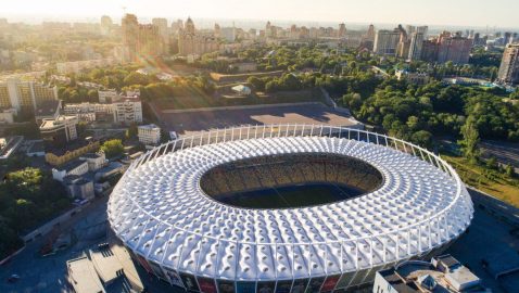 Порошенко предложил Зеленскому свое время дебатов на стадионе 19 апреля