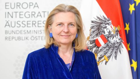 Австрия не собирается отменять антироссийские санкции ЕС