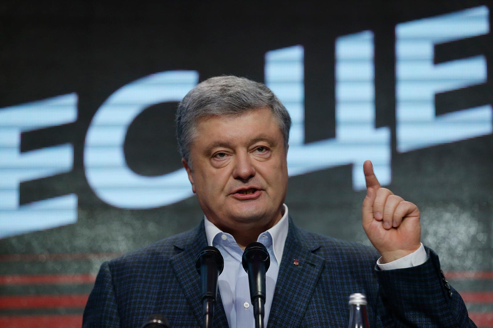 Порошенко обвинил Зеленского в неуважении к избирателям Тимошенко