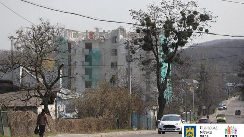 Во Львове снесли незаконно построенную многоэтажку