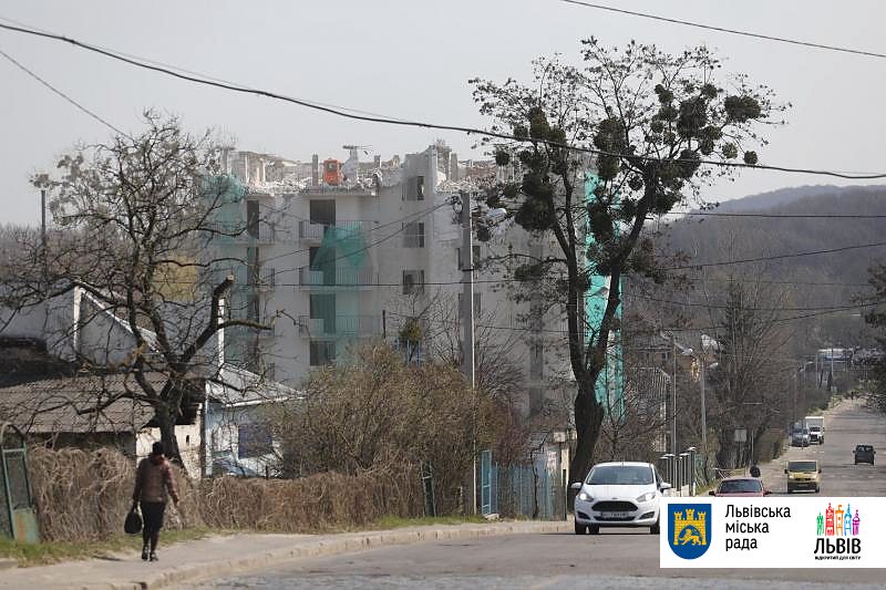 Во Львове снесли незаконно построенную многоэтажку
