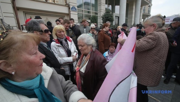 Протестующие передали штабу Зеленского свои требования