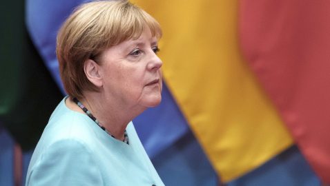 Меркель объяснила, почему не позвала в ФРГ Зеленского