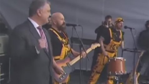 Появилось видео того, как Порошенко пританцовывал перед дебатами