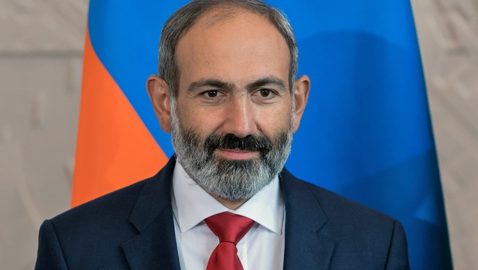 Премьер Армении поздравил Зеленского с победой на украинском языке