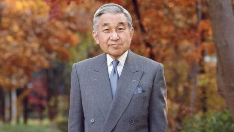 Премьер Японии официально объявил об отречении императора Акихито